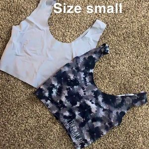 Seemless Bra w/ no padding. Size small. Never worn. Gray and flower pattern